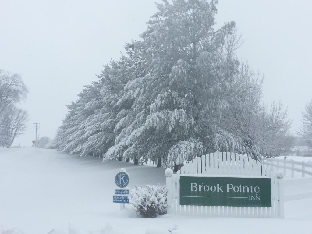 Brook Pointe Inn Syracuse Екстер'єр фото